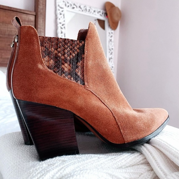 Donald Pliner Vale suede ankle boots - Picture 2 of 13
